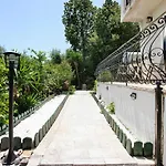 Yiannis Superior Apartment 8